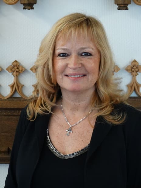 Michaela Busse, Trauerdekoration und Versorgung im Bestattungshaus Kümpel