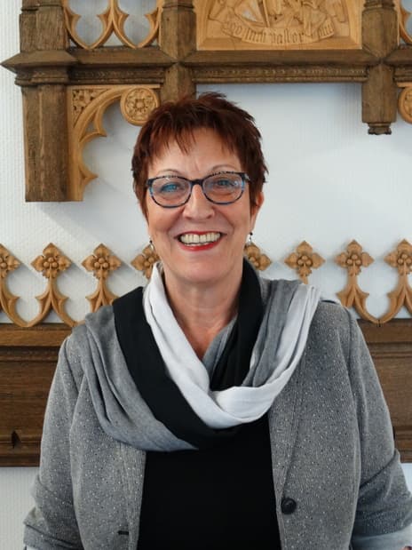 Vera von Laufenberg, Verwaltung und Trauerdruck im Bestattungshaus Kümpel
